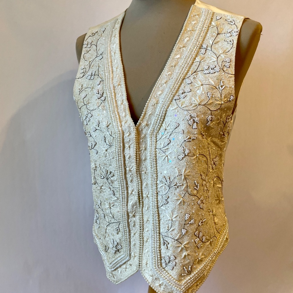 VINTAGE LIZ CLAIRBORN Beaded Embroidered Silk Vest Ivory Petite